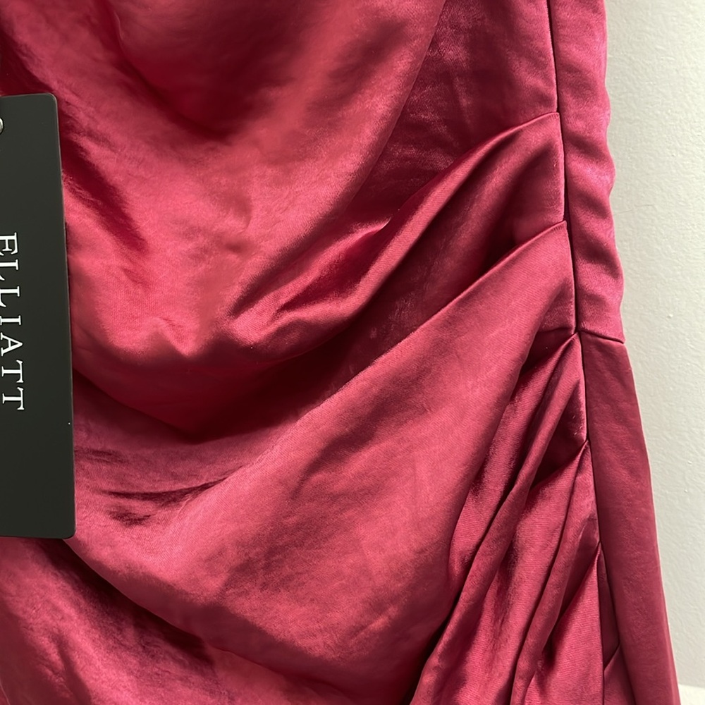 Elliatt Berry Cassini‎ Satin One Shoulder Ruched Midi Dress XL - $238 - Picture 13 of 15
